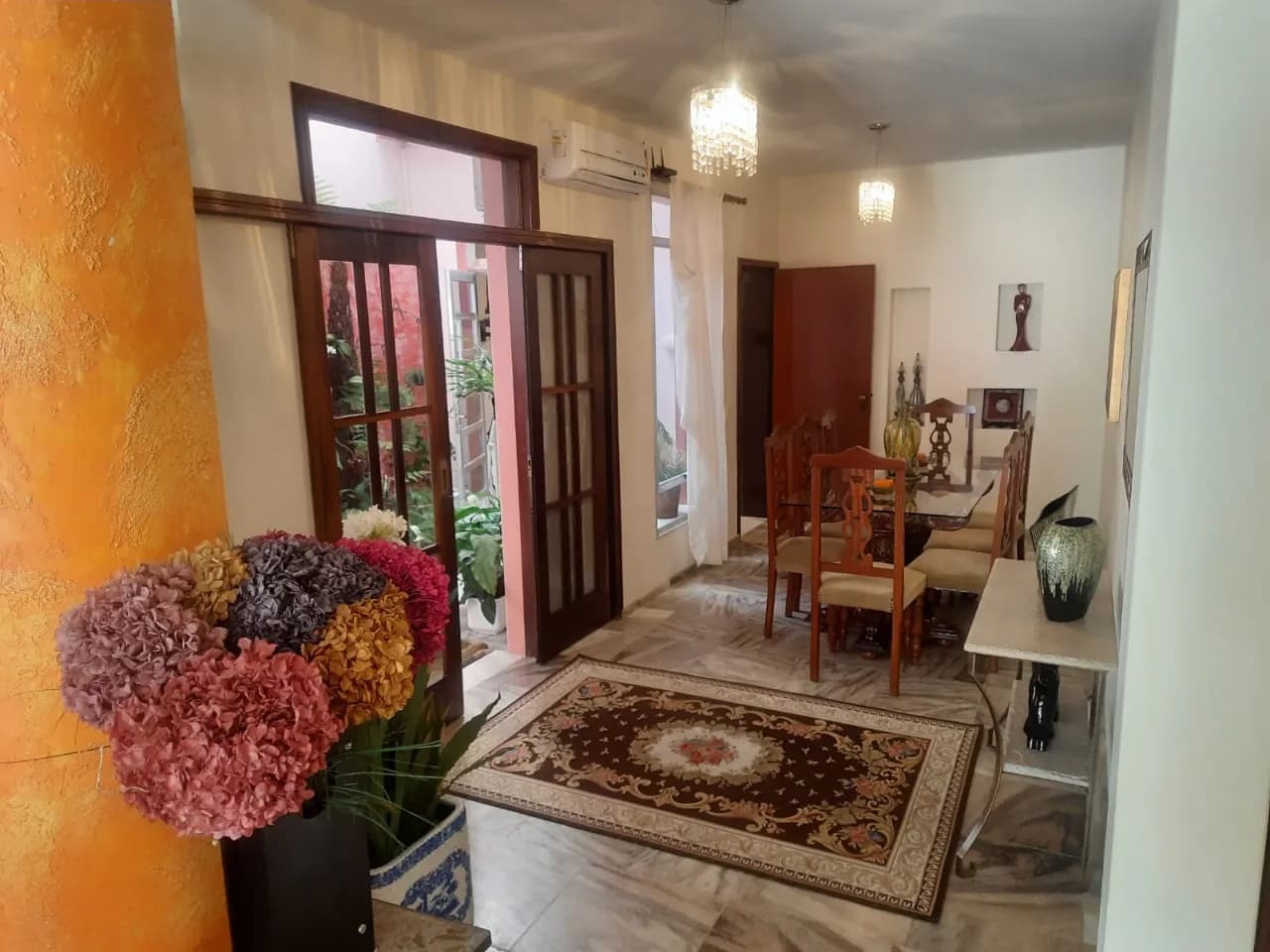 Casa para venda com 4 dormitórios em Centro com 200 m² — foto principal
