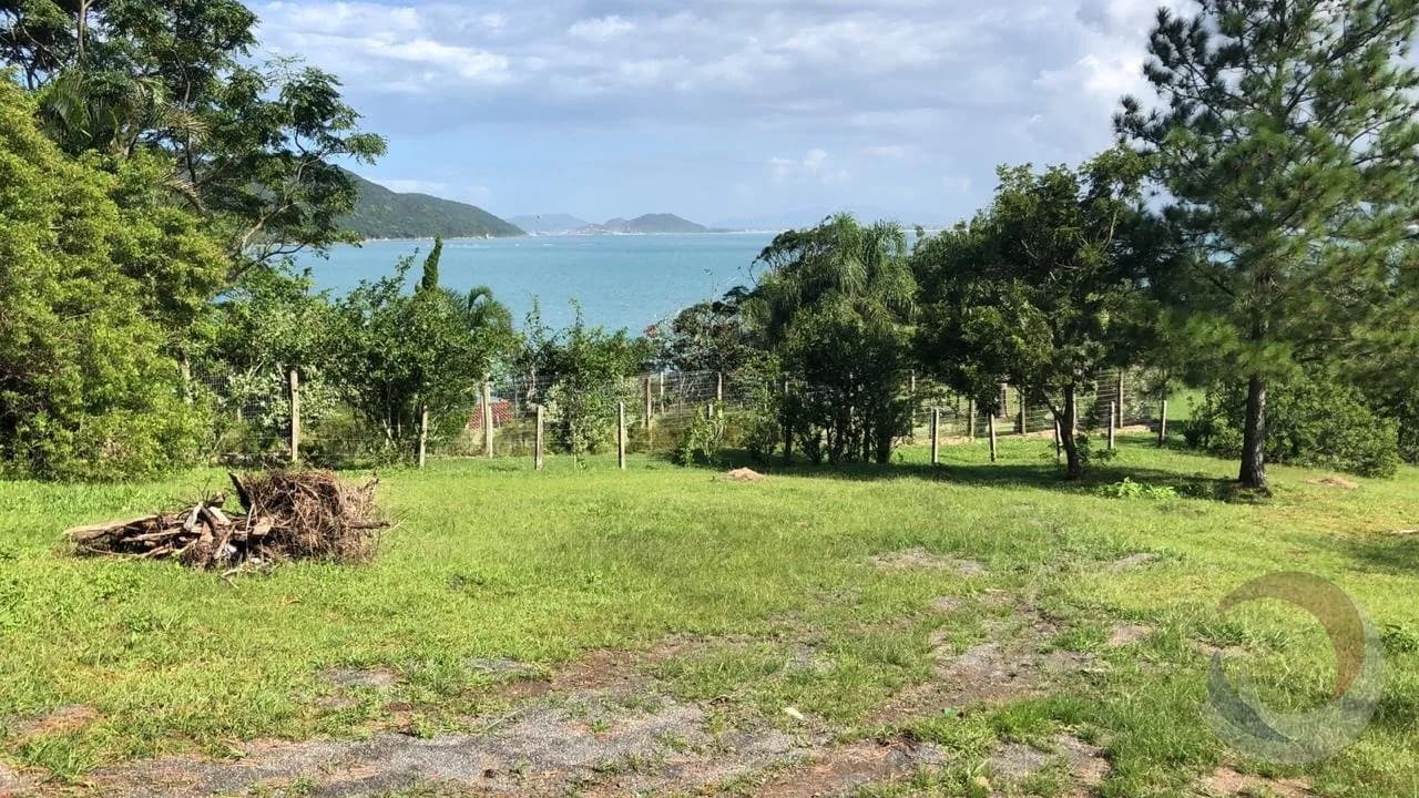 Terreno para venda em Ribeirão da Ilha com 4260 m²