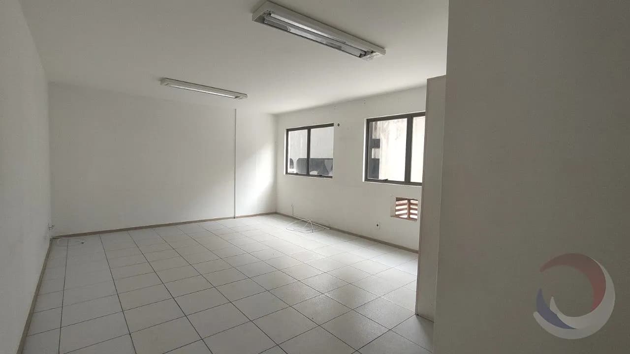Sala comercial para venda em Centro com 32 m² — foto 3