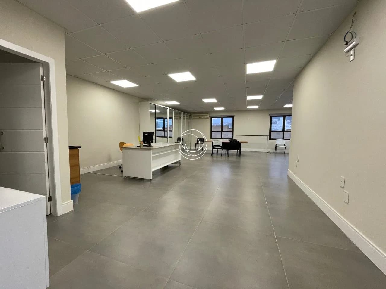 Sala comercial para venda em Trindade com 162 m² — foto principal