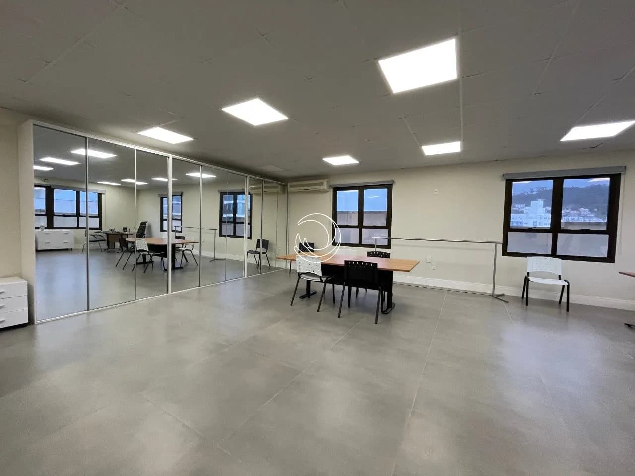 Sala comercial para venda em Trindade com 162 m² — foto 2