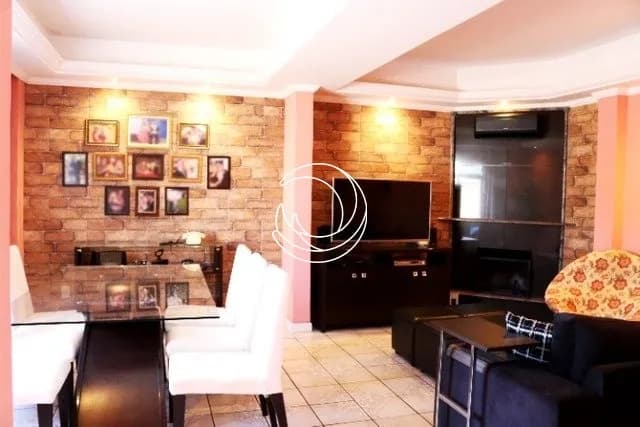 Casa para venda com 3 dormitórios em Agronômica com 190 m² — foto principal