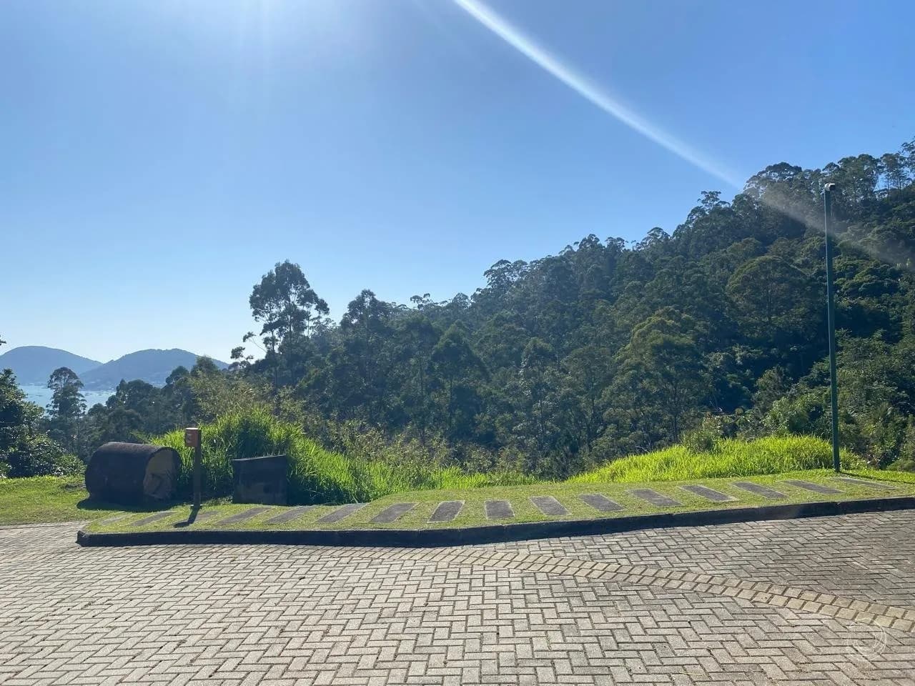 Terreno para venda em Cacupé com 1700 m² — foto principal