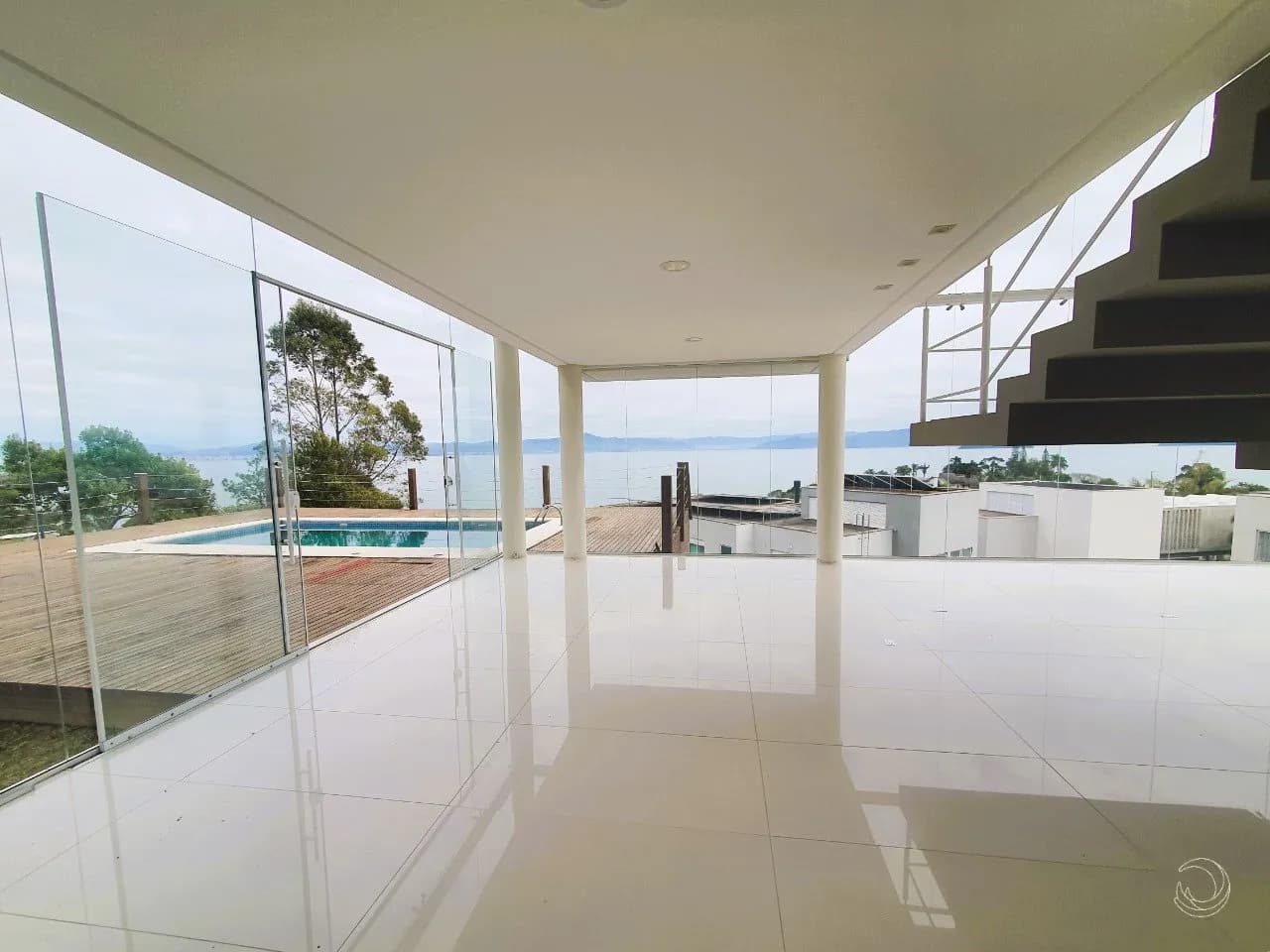 Casa para venda com 3 dormitórios em Cacupé com 461 m² — foto principal