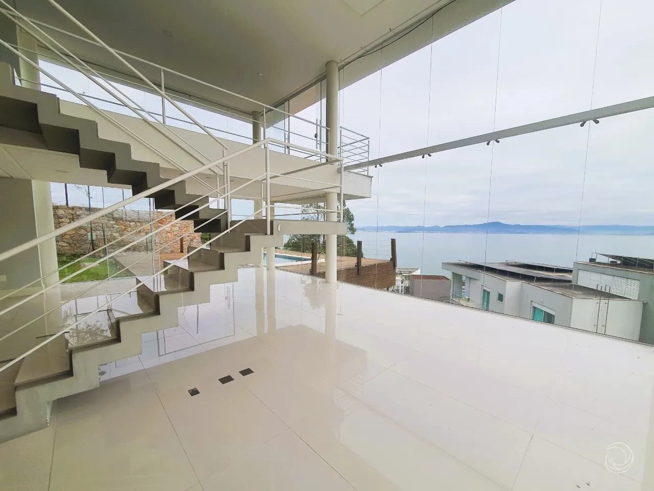 Casa para venda com 3 dormitórios em Cacupé com 461 m² — foto 2