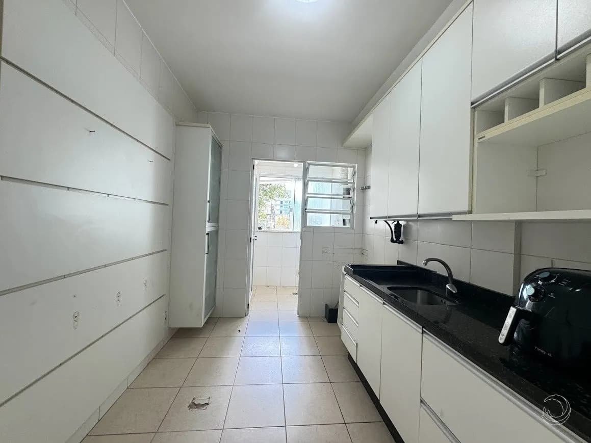 Apartamento para venda com 2 dormitórios em Coqueiros com 93 m² — foto 2