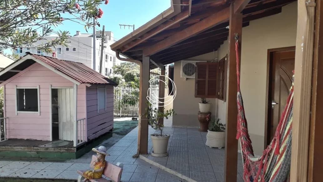 Casa para venda com 5 dormitórios em Ingleses Do Rio Vermelho com 290 m² — foto principal