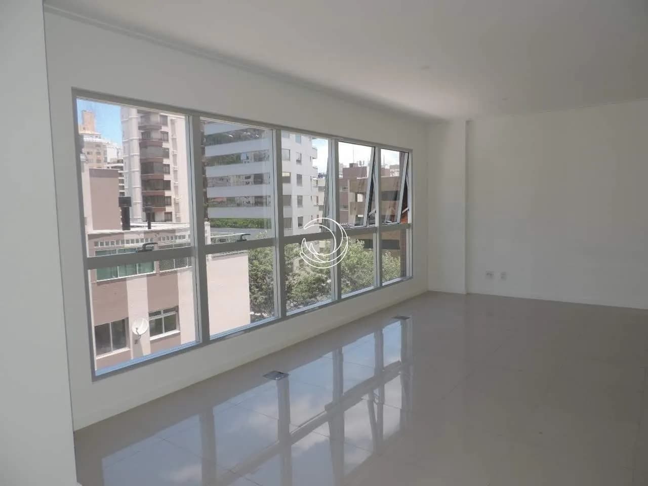 Sala comercial para venda em Centro com 67 m² — foto principal