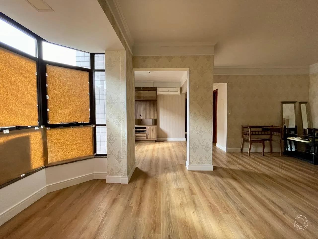 Apartamento para venda com 2 dormitórios em Coqueiros com 90 m² — foto 3