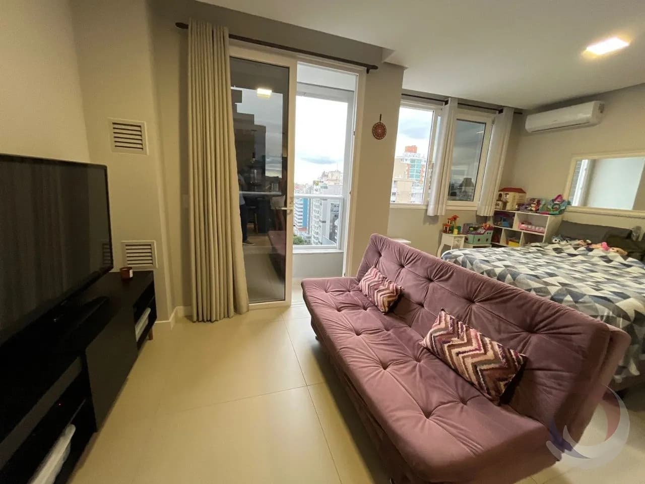 Apartamento para venda com 1 dormitório, em Centro com 39 m² — foto principal
