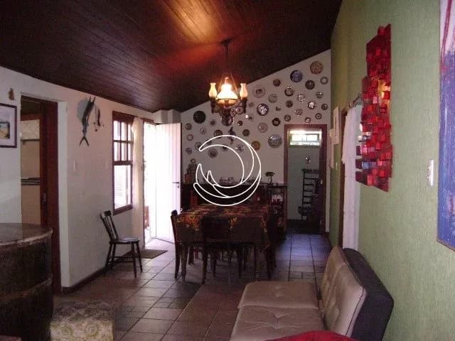Casa comercial para venda com 2 dormitórios em Sambaqui com 226 m²