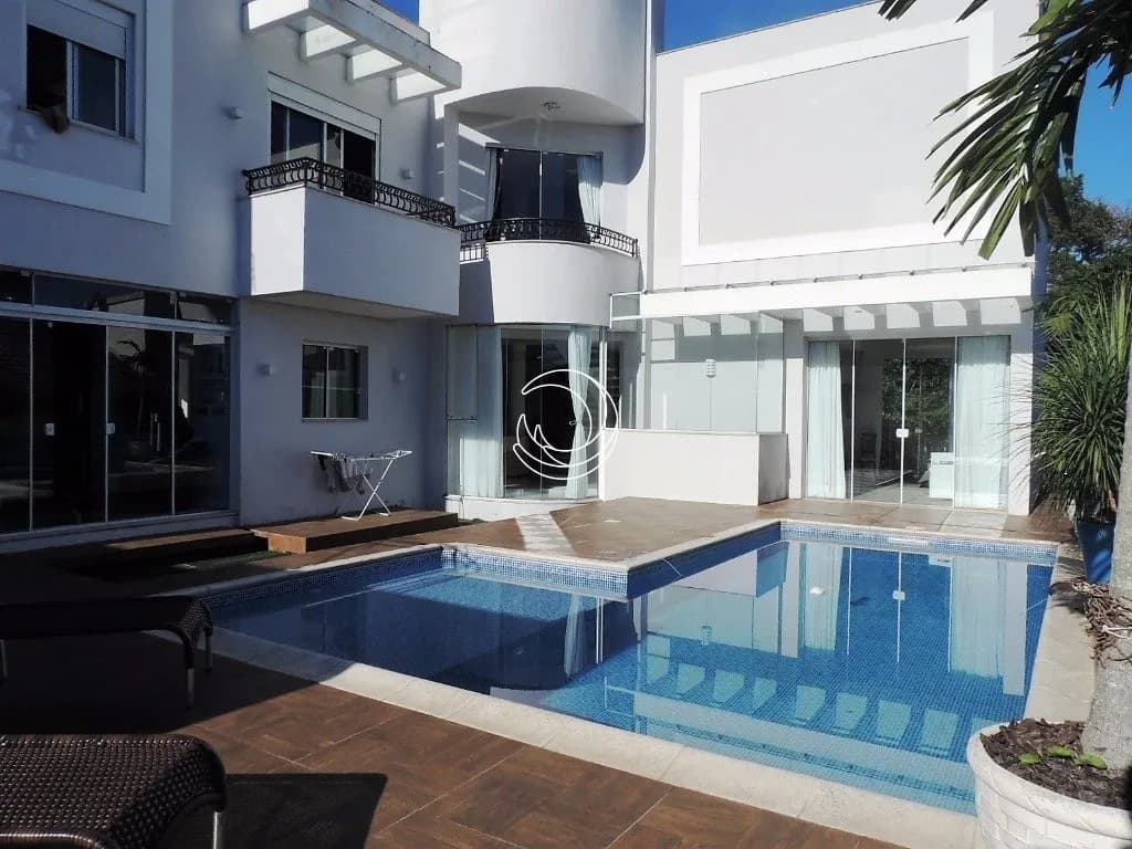 Casa para venda com 3 dormitórios em Pantanal com 289 m² — foto principal
