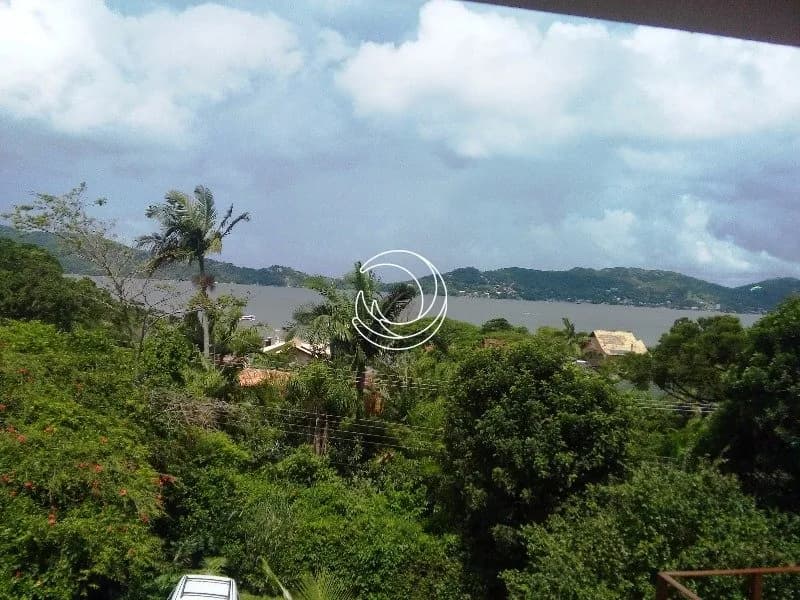 Casa para venda com 3 dormitórios em Lagoa Da Conceição com 172 m²