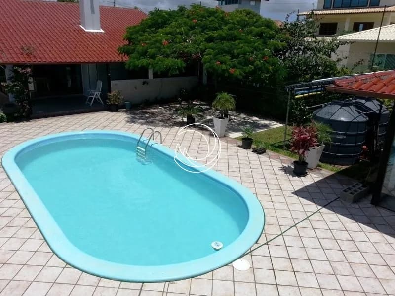Casa para venda com 3 dormitórios em Santinho com 178 m²