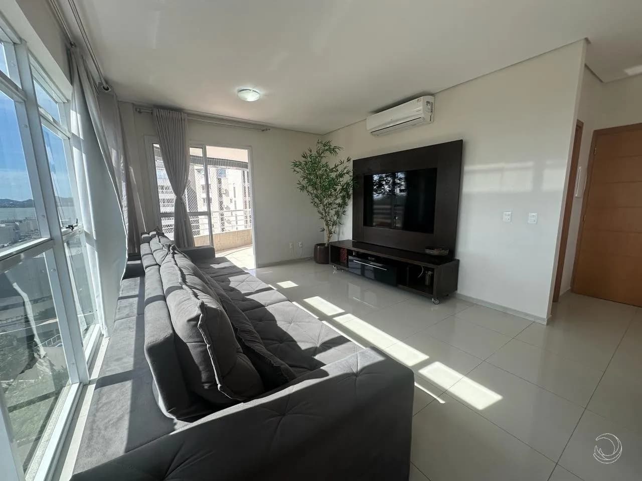 Apartamento para venda com 3 dormitórios em Agronômica com 139 m² — foto 2