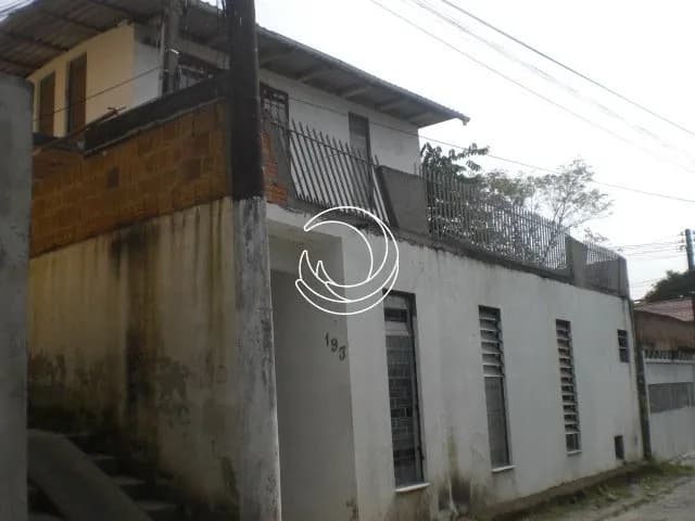 Casa para venda com 30 dormitórios em Pantanal com 418 m²