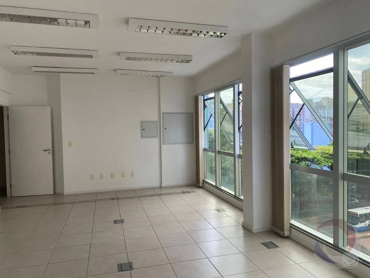 Sala comercial para venda em Centro com 294 m² — foto principal