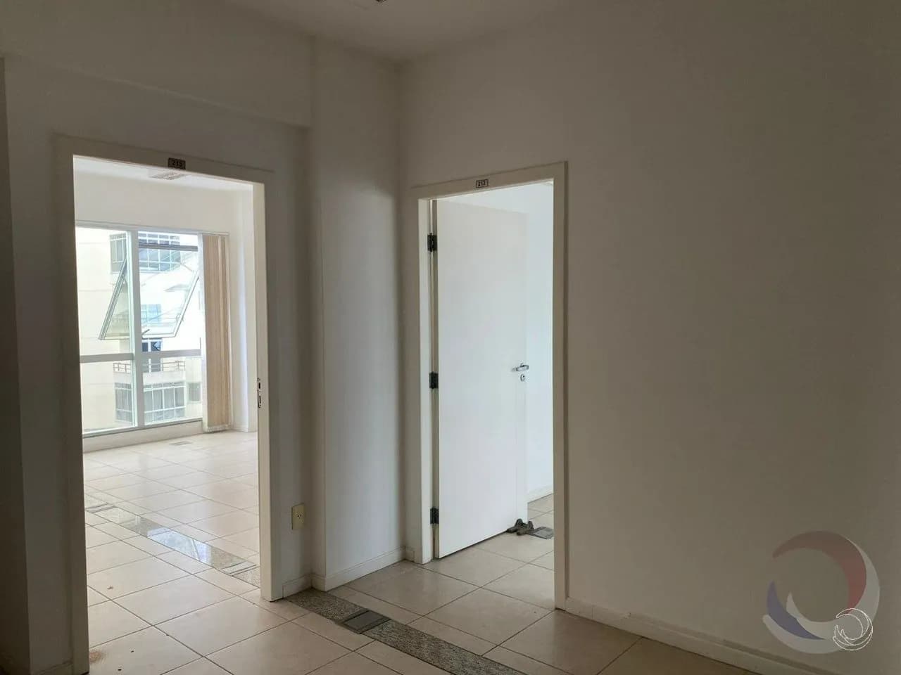Sala comercial para venda em Centro com 294 m² — foto 2