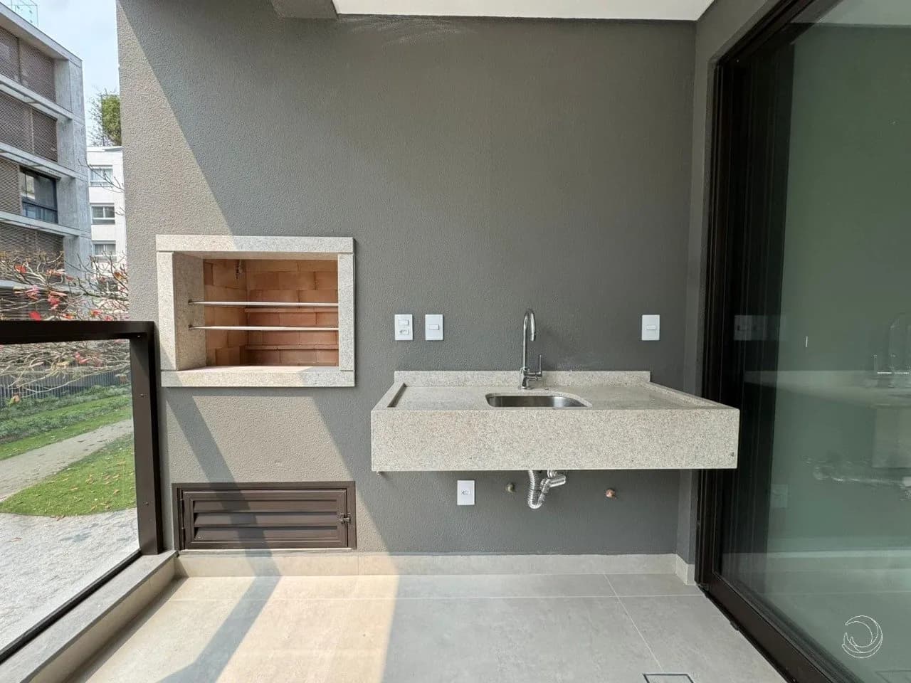 Apartamento para venda com 3 dormitórios em Jurerê com 131 m² — foto 2