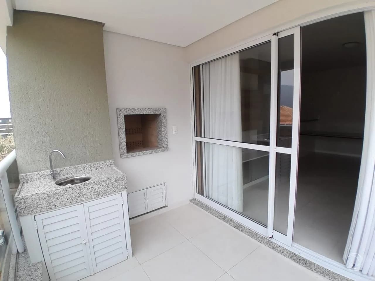 Apartamento para venda com 2 dormitórios em Saco Grande com 72 m² — foto 3