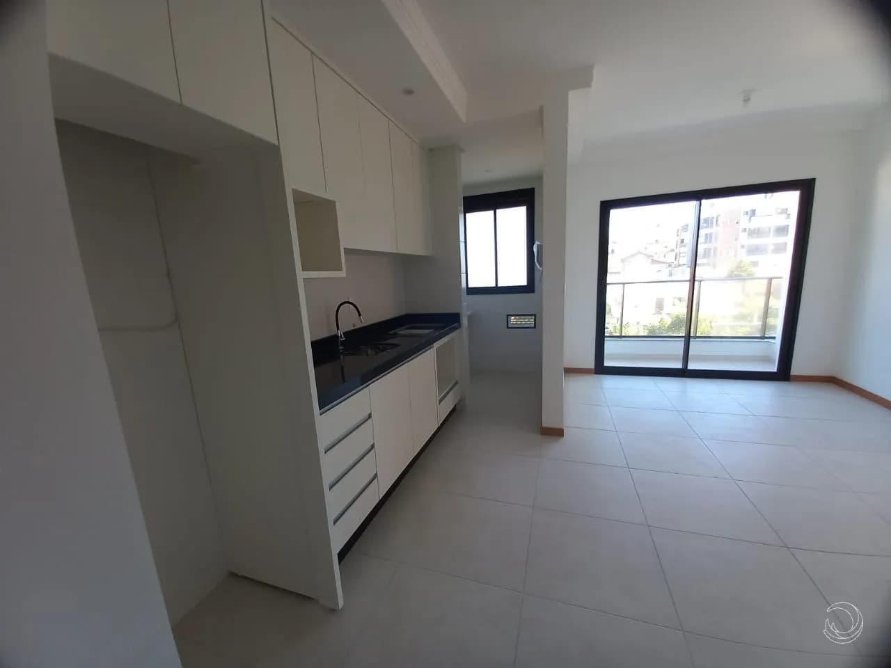 Apartamento para venda com 2 dormitórios em Coqueiros com 60 m² — foto 3