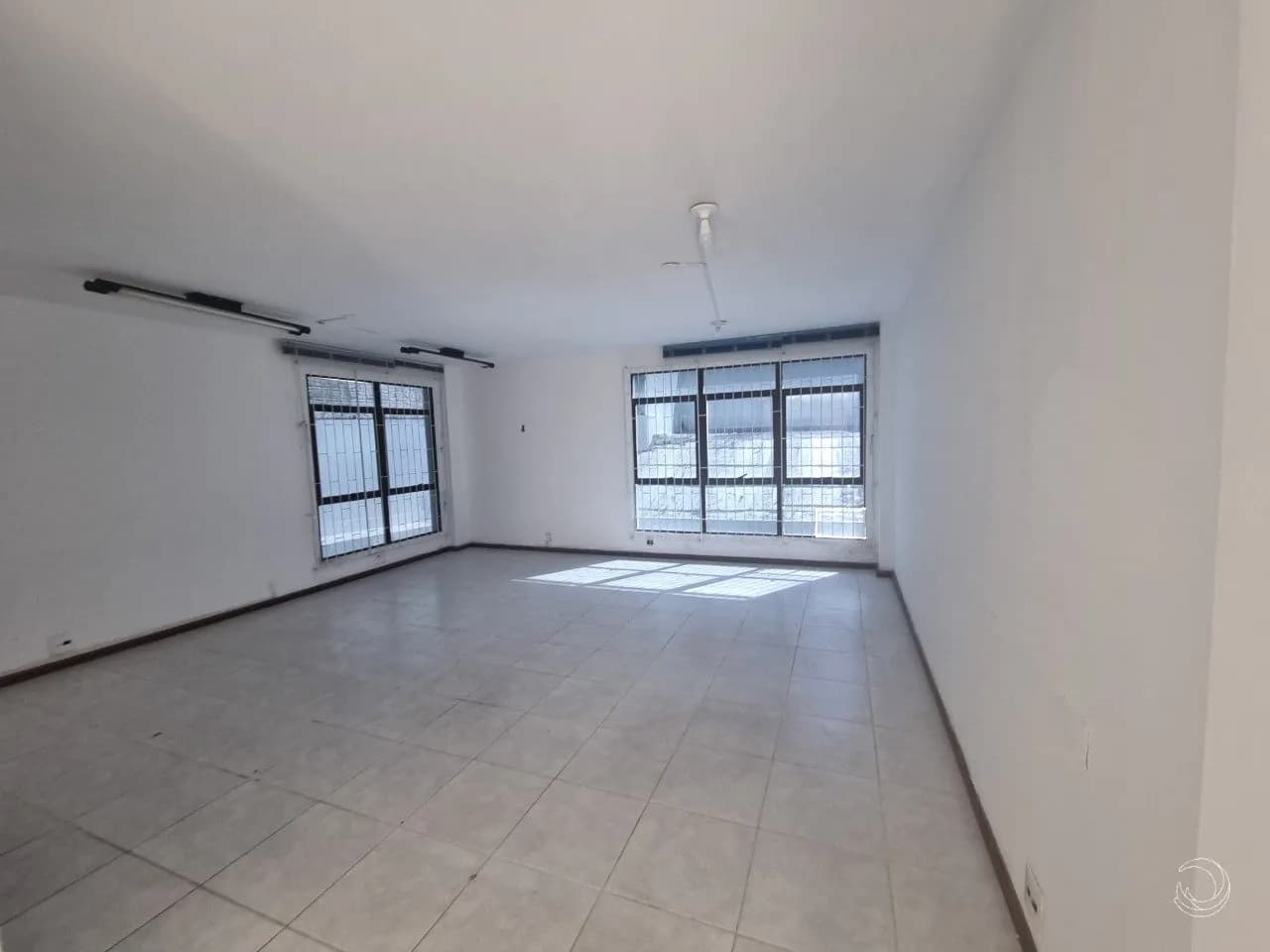 Sala comercial para venda em Centro com 56 m² — foto principal