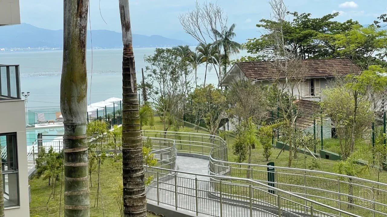 Apartamento para venda com 3 dormitórios em Cacupé com 165 m² — foto 2