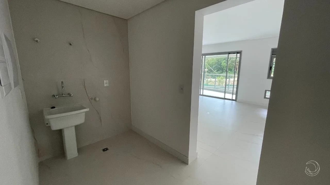 Apartamento para venda com 3 dormitórios em Cacupé com 165 m² — foto 3