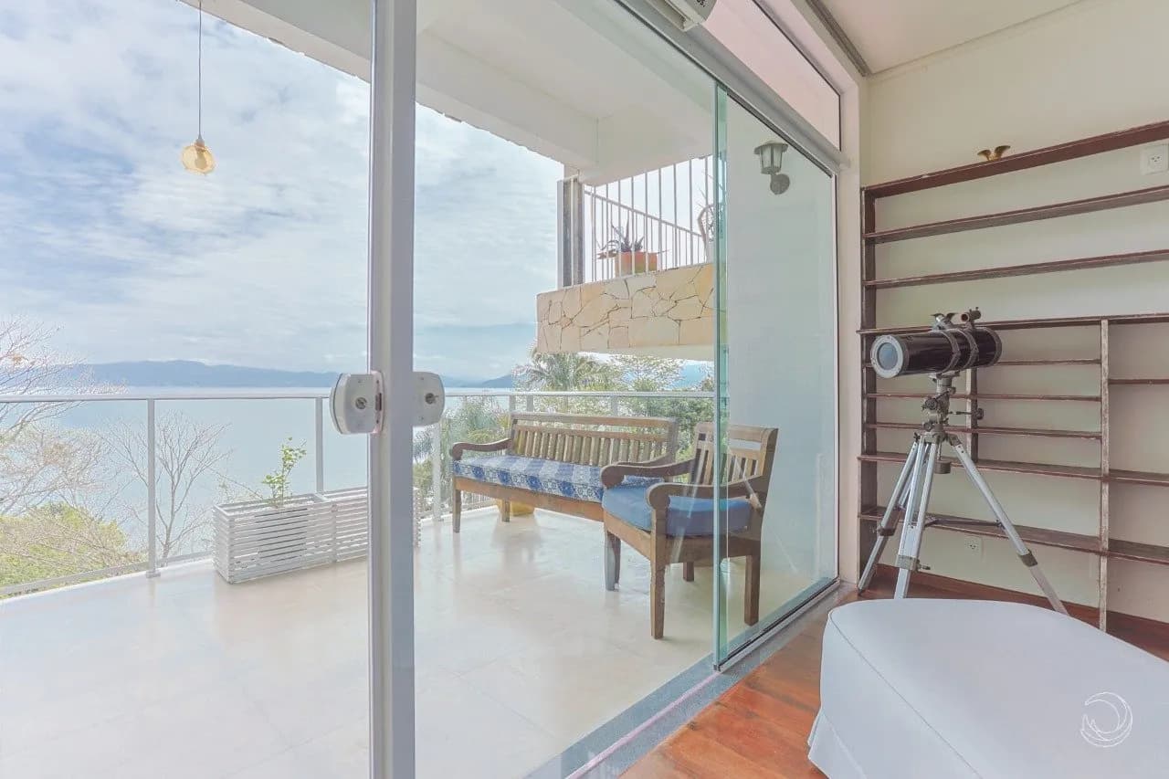 Casa para venda com 5 dormitórios em Sambaqui com 550 m² — foto 4