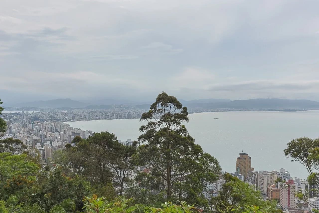 Casa para venda com 4 dormitórios em Centro com 410 m² — foto 2