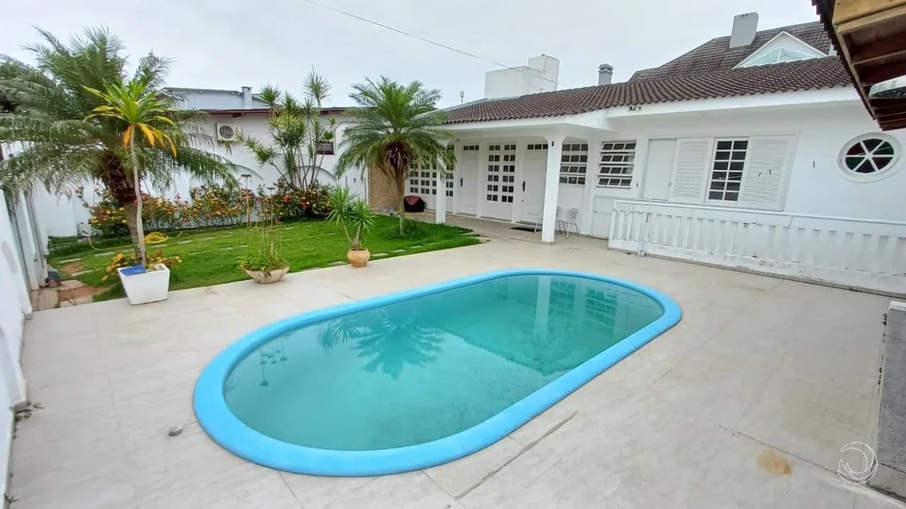 Casa para venda com 6 dormitórios em Coqueiros com 308 m² — foto principal