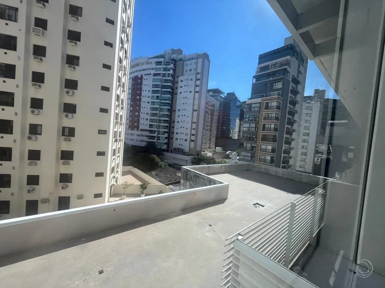 Sala comercial para venda em Centro com 33 m² — foto 2