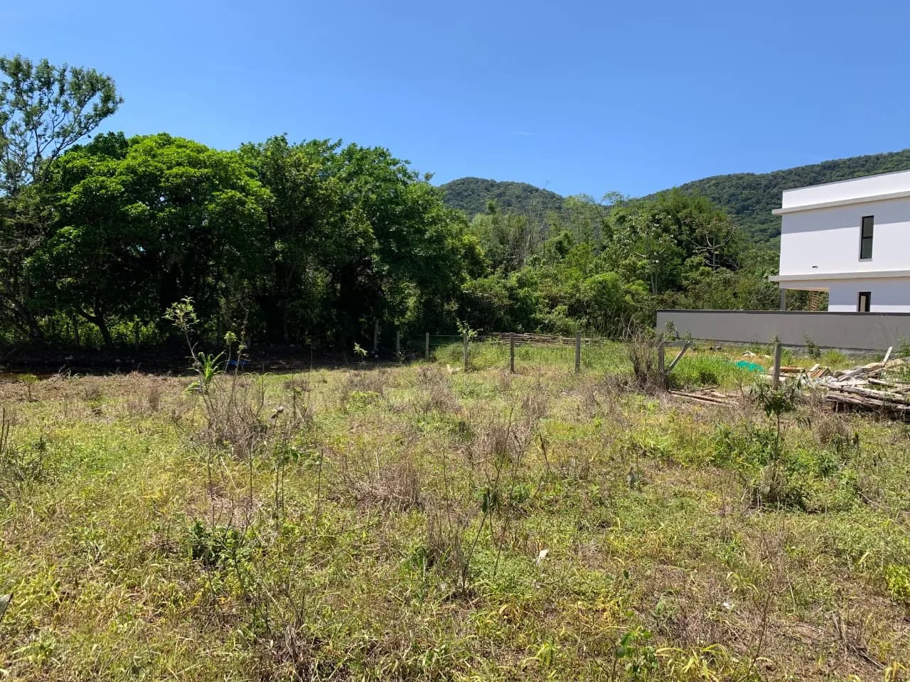 Terreno para venda em Ribeirão da Ilha com 461 m² — foto principal