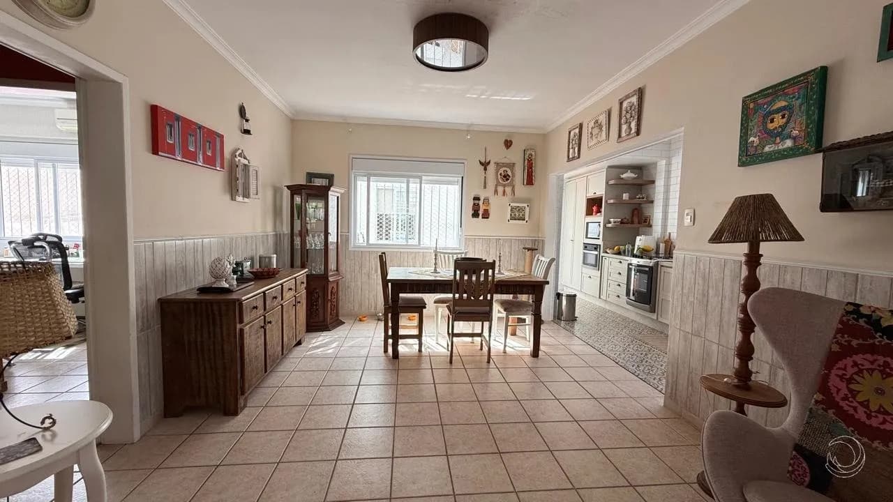 Casa para venda com 3 dormitórios em Sambaqui com 157 m² — foto principal