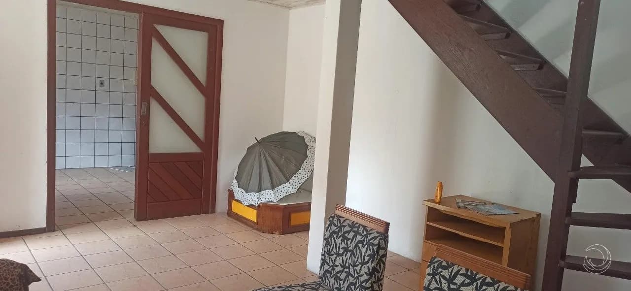 Casa para venda com 3 dormitórios em Coqueiros com 118 m² — foto 2