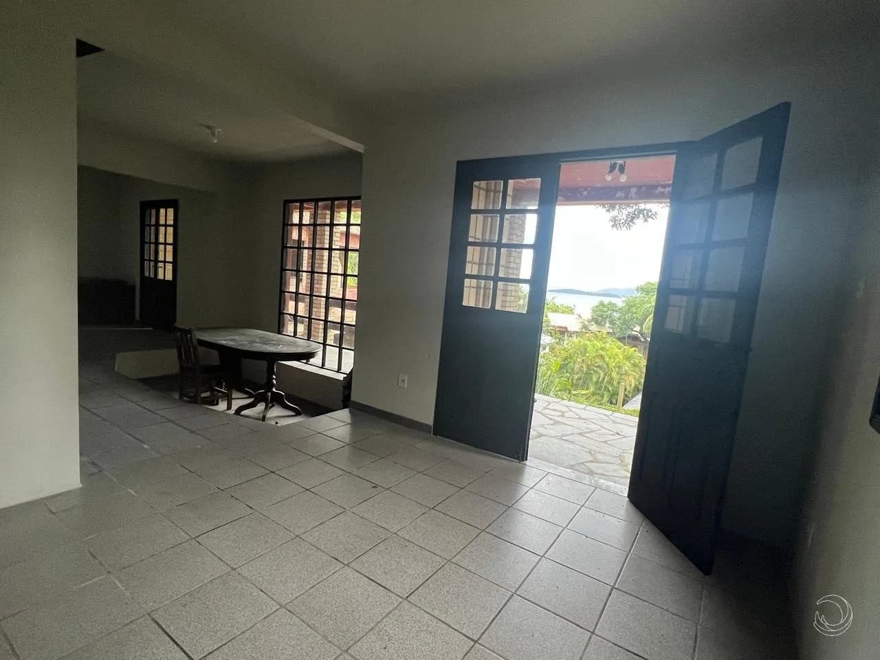 Casa para venda com 4 dormitórios em Sambaqui com 152 m²
