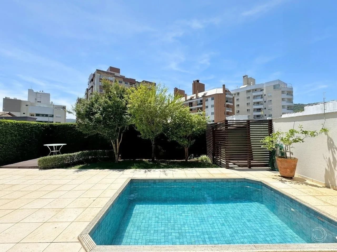 Casa para venda com 4 dormitórios em Côrrego Grande com 220 m² — foto 5