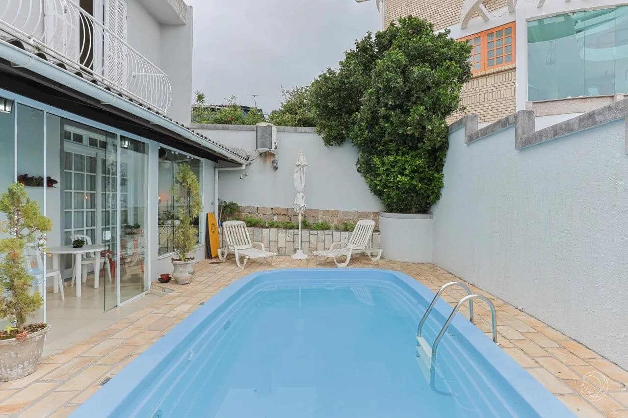 Casa para venda com 3 dormitórios em Agronômica com 254 m² — foto principal