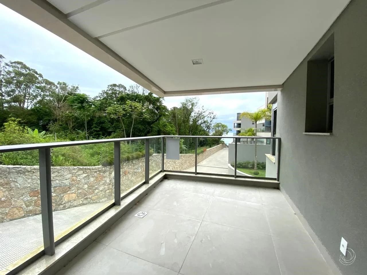 Apartamento para venda com 3 dormitórios em Cacupé com 165 m² — foto principal