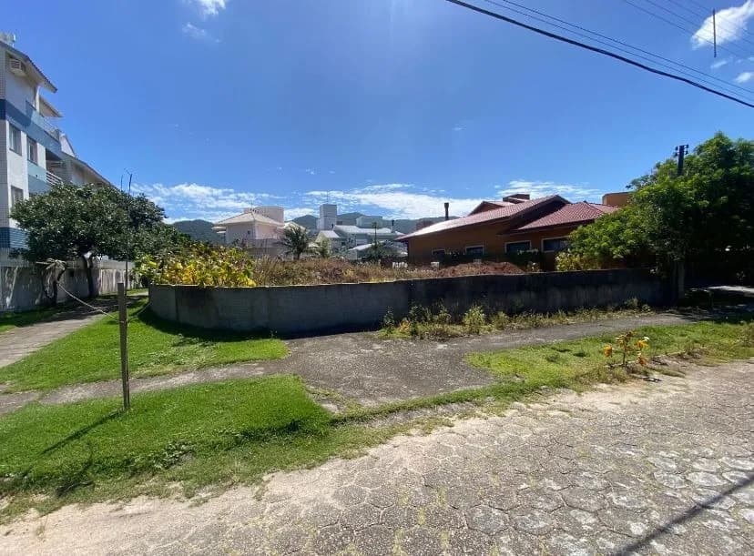 Terreno para venda em Açores com 480 m²