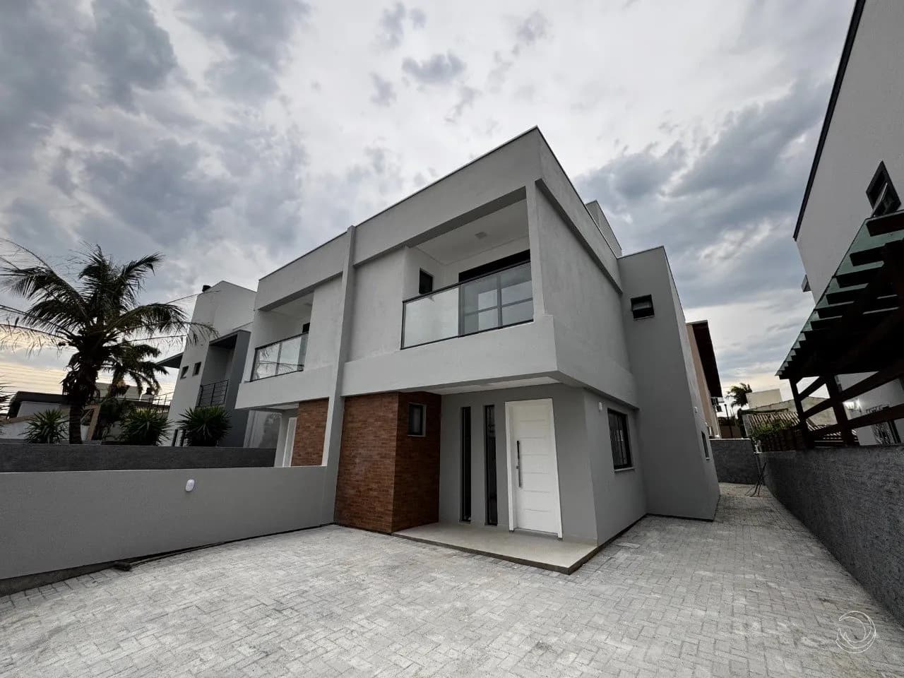 Casa para venda com 3 dormitórios em Carianos com 142 m² — foto principal