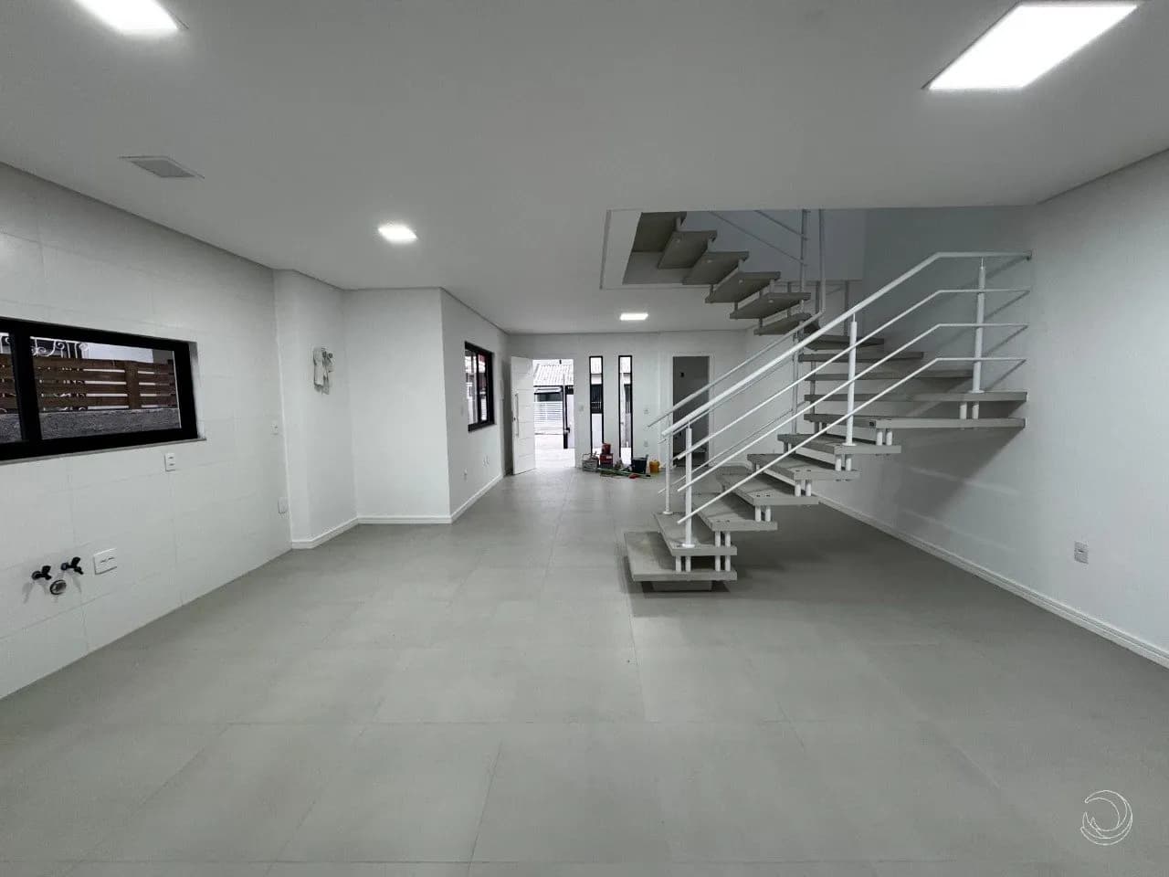 Casa para venda com 3 dormitórios em Carianos com 142 m² — foto 2