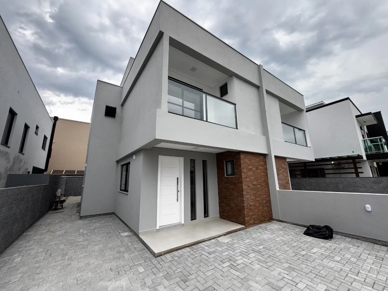 Casa para venda com 3 dormitórios em Carianos com 142 m² — foto principal