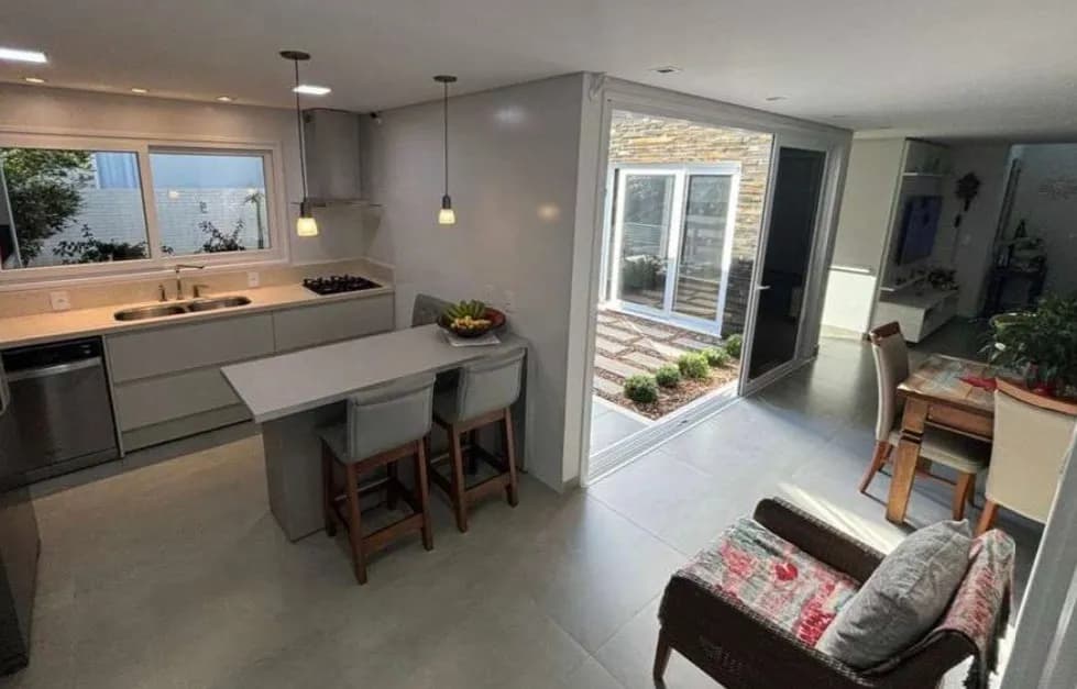 Casa para venda com 3 dormitórios em Rio Tavares com 280 m² — foto principal