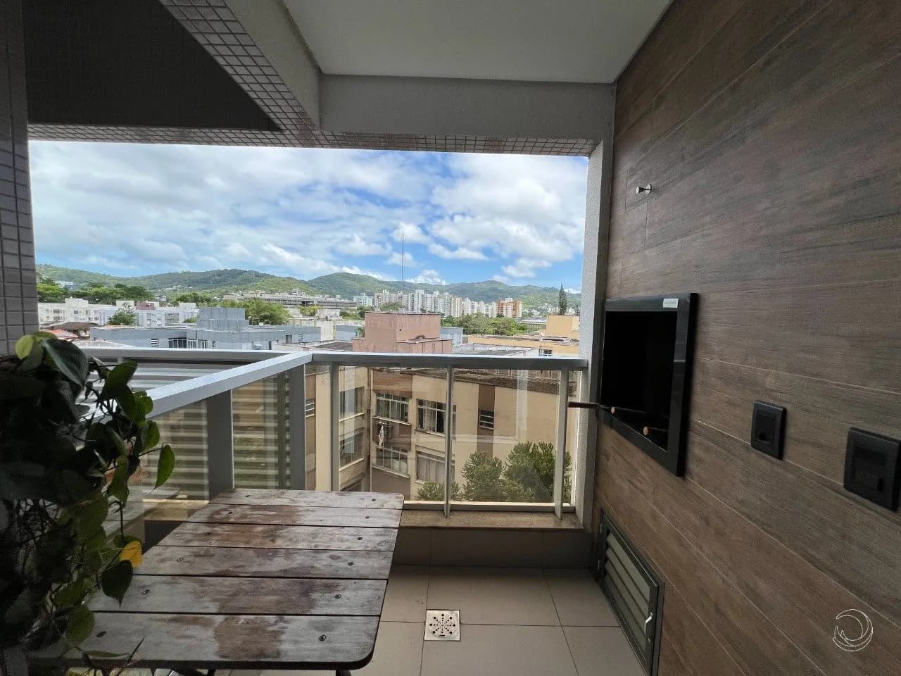 Apartamento para venda com 2 dormitórios em Itacorubi com 65 m² — foto 2