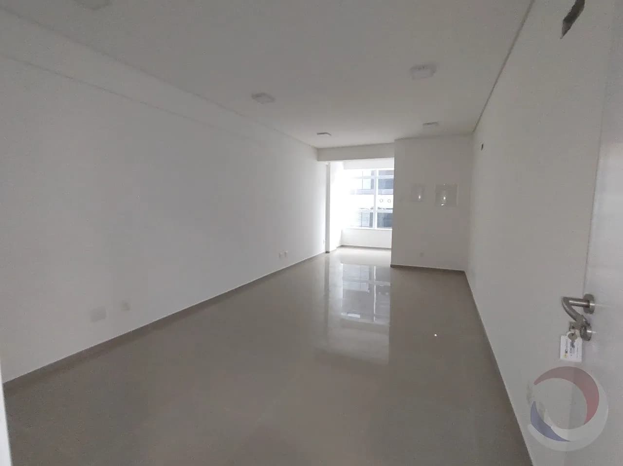Sala comercial para venda em Ingleses Do Rio Vermelho com 30 m² — foto principal