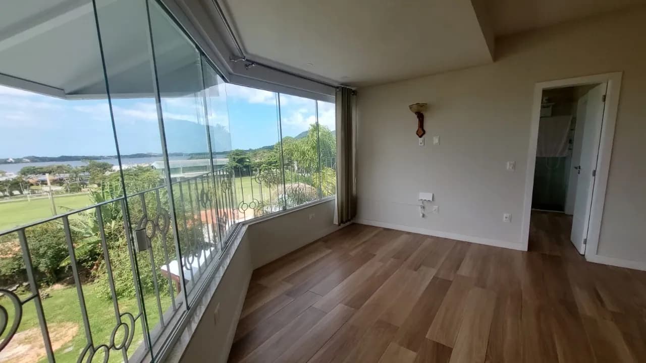 Casa para venda com 3 dormitórios em Lagoa Da Conceição com 220 m² — foto principal