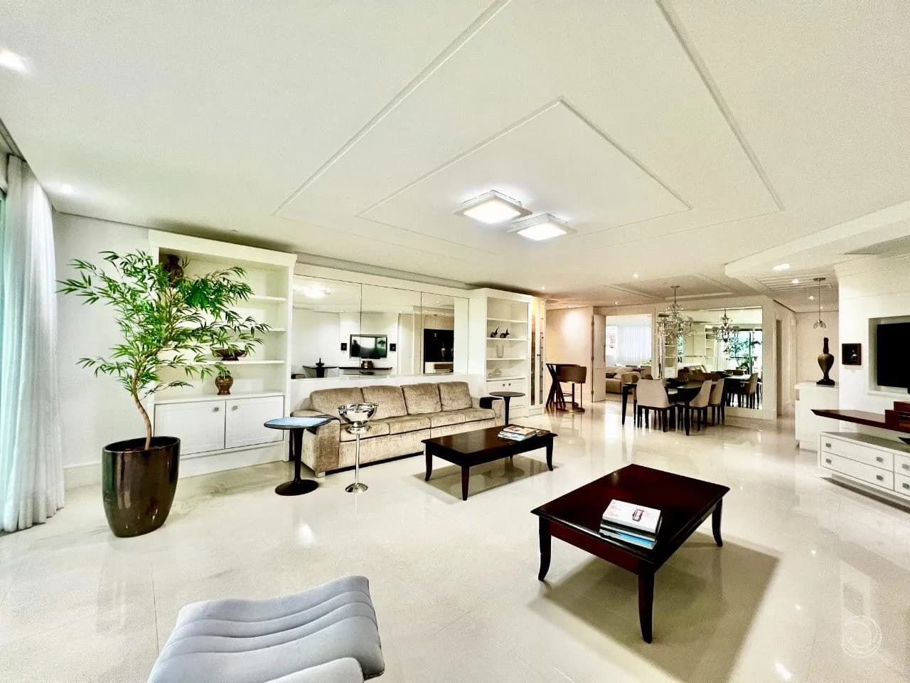 Apartamento para venda com 3 dormitórios em Coqueiros com 300 m² — foto 3