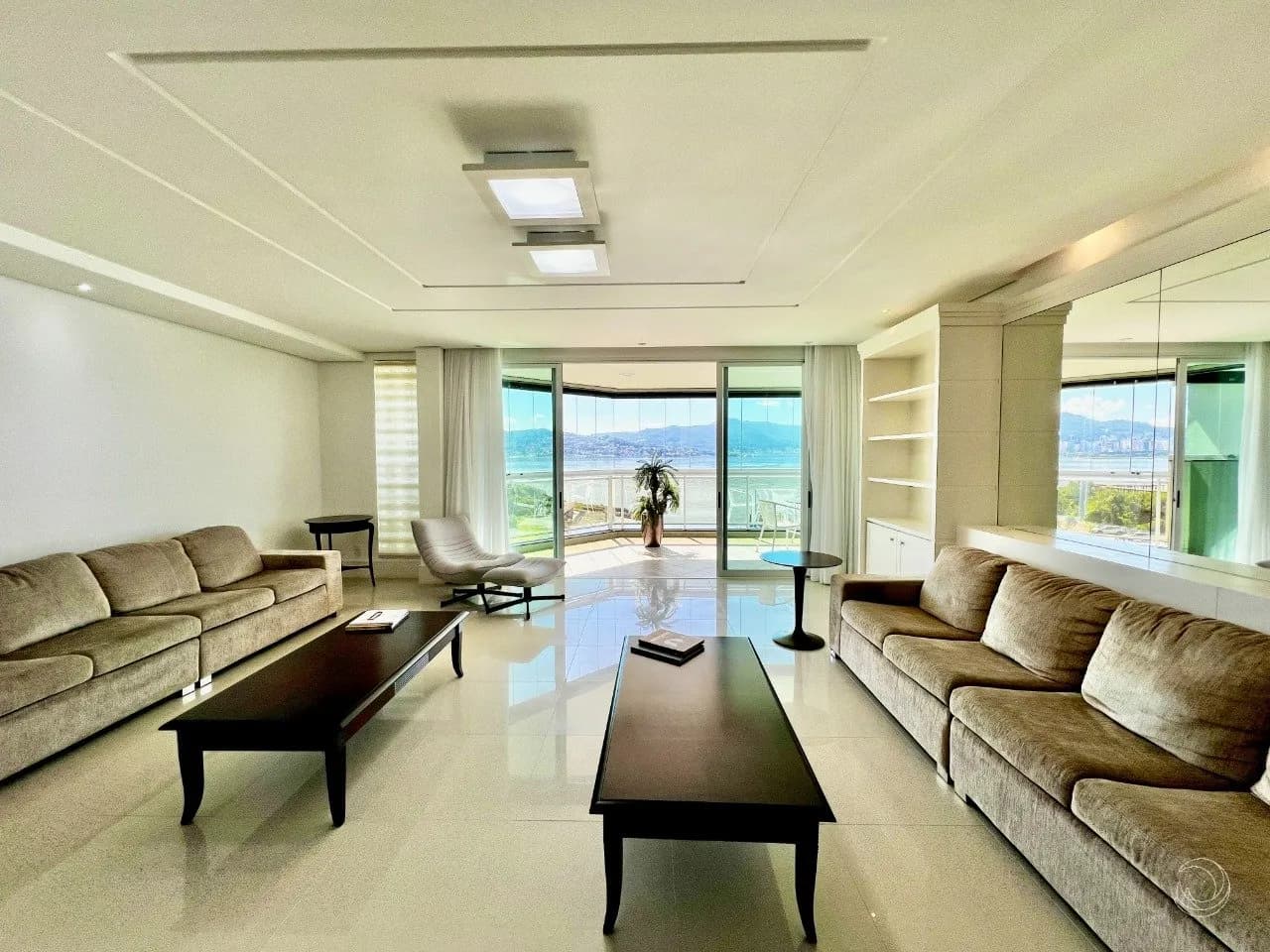 Apartamento para venda com 3 dormitórios em Coqueiros com 300 m² — foto 5