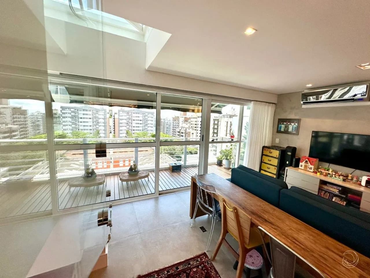 Apartamento duplex para venda com 1 dormitório, em Centro com 71 m² — foto 2